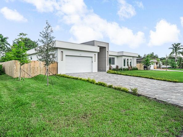 68 W Plumosa Lane, Lake Worth FL 33467