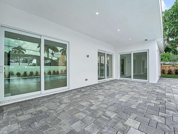 68 W Plumosa Lane, Lake Worth FL 33467