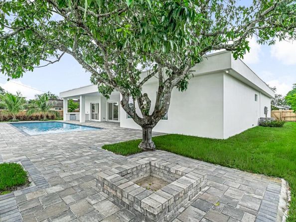 68 W Plumosa Lane, Lake Worth FL 33467