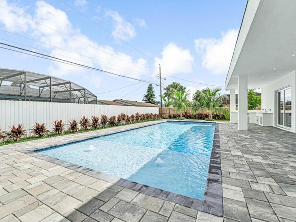 68 W Plumosa Lane, Lake Worth FL 33467