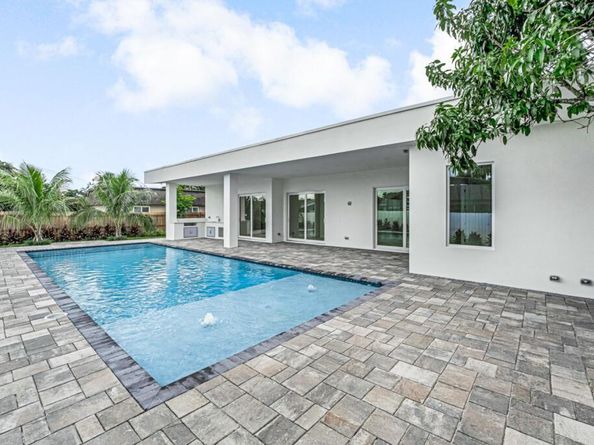 68 W Plumosa Lane, Lake Worth FL 33467