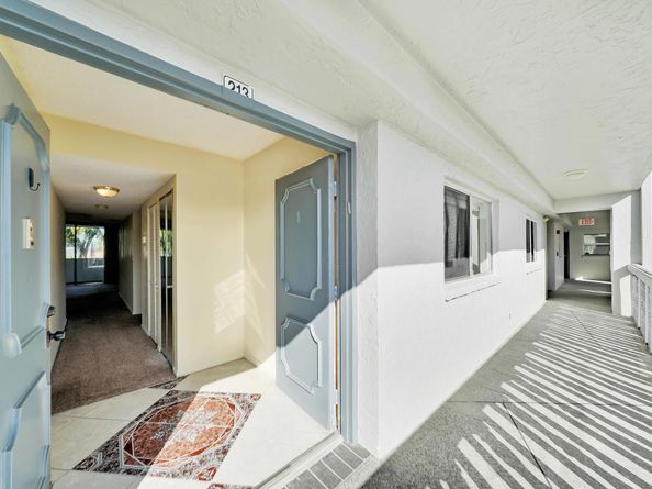 3286 Arcara Way 213, Lake Worth FL 33467