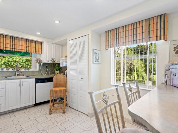 9681 Sunrise Lakes Blvd 201, Sunrise FL 33322