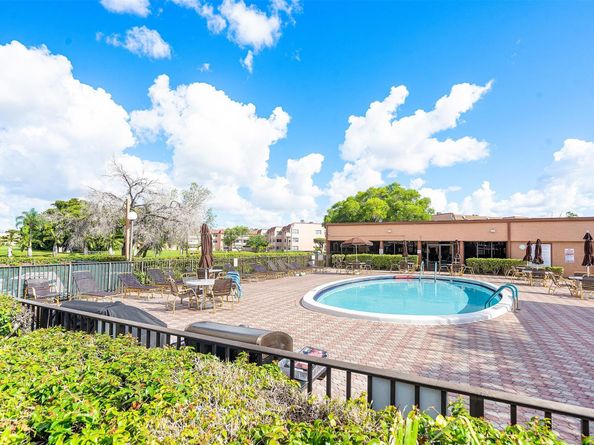 9681 Sunrise Lakes Blvd 201, Sunrise FL 33322