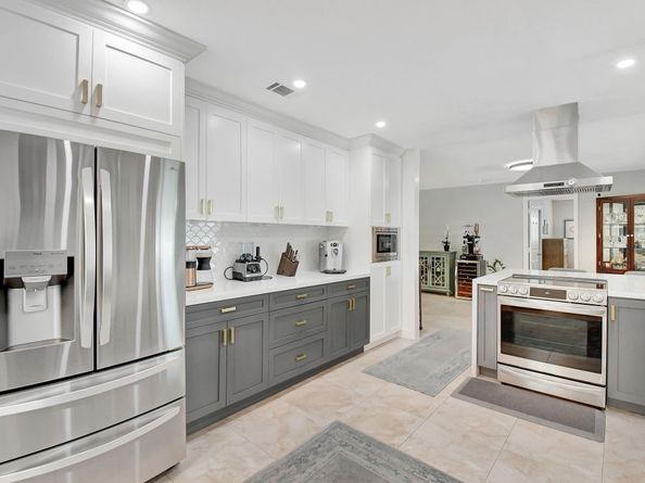 213 NE 2nd Ave, Dania Beach FL 33004