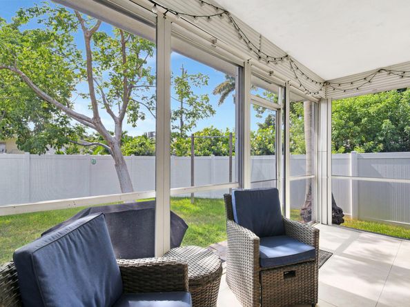 213 NE 2nd Ave, Dania Beach FL 33004