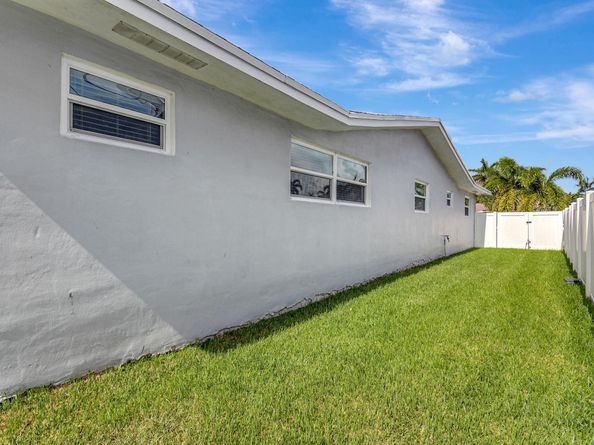 213 NE 2nd Ave, Dania Beach FL 33004