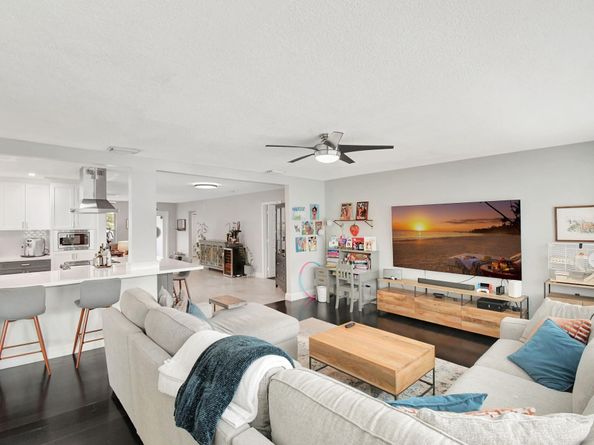 213 NE 2nd Ave, Dania Beach FL 33004