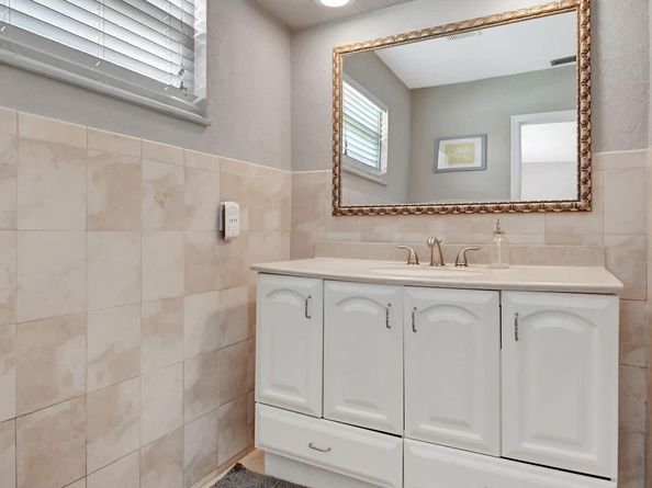 213 NE 2nd Ave, Dania Beach FL 33004