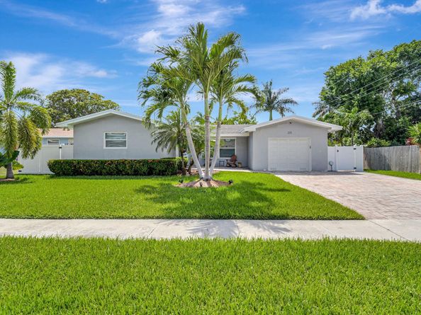 213 NE 2nd Ave, Dania Beach FL 33004