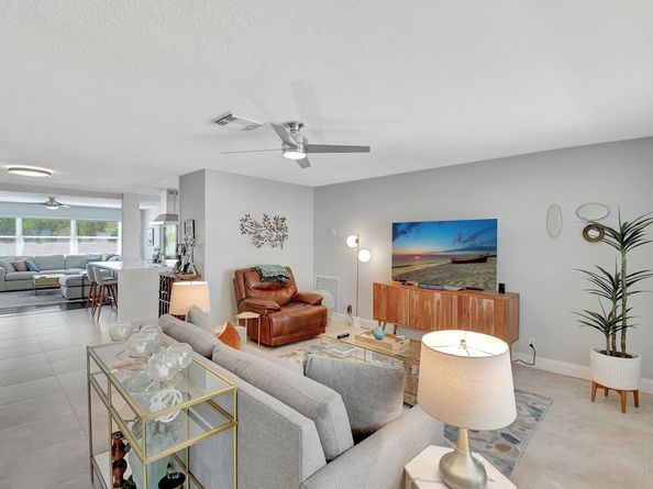 213 NE 2nd Ave, Dania Beach FL 33004