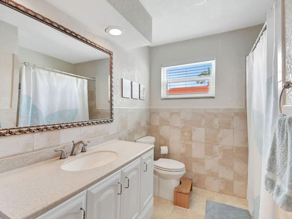 213 NE 2nd Ave, Dania Beach FL 33004