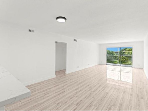 2304 Lucaya Ln B4, Coconut Creek FL 33066