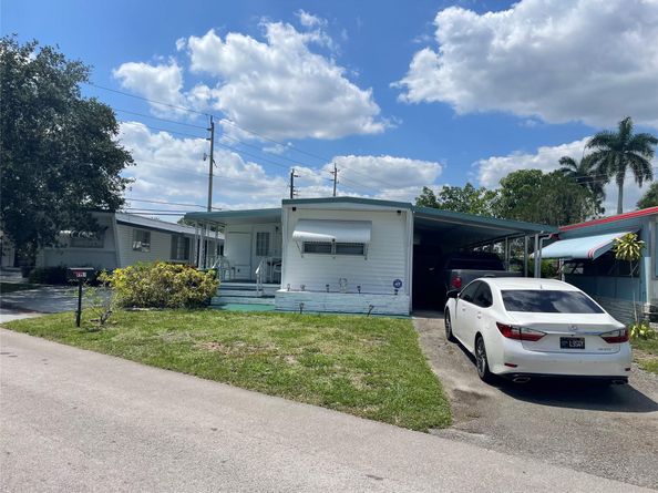 8581 SW 20th Pl, Davie FL 33324