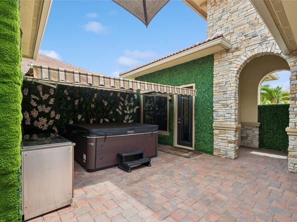 9265 Porto Way, Parkland FL 33076