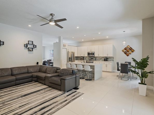 19397 Stonebrook St, Weston FL 33332