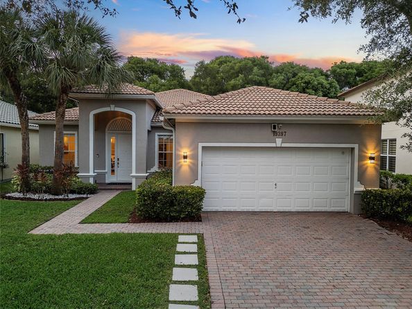 19397 Stonebrook St, Weston FL 33332