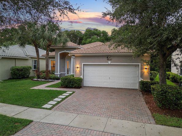 19397 Stonebrook St, Weston FL 33332