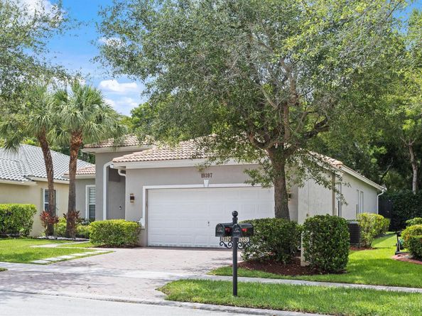 19397 Stonebrook St, Weston FL 33332