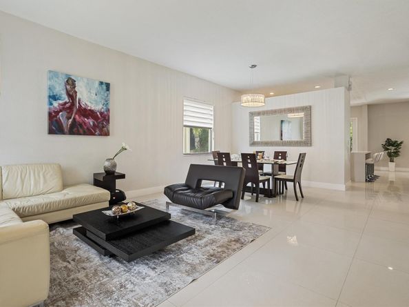 19397 Stonebrook St, Weston FL 33332