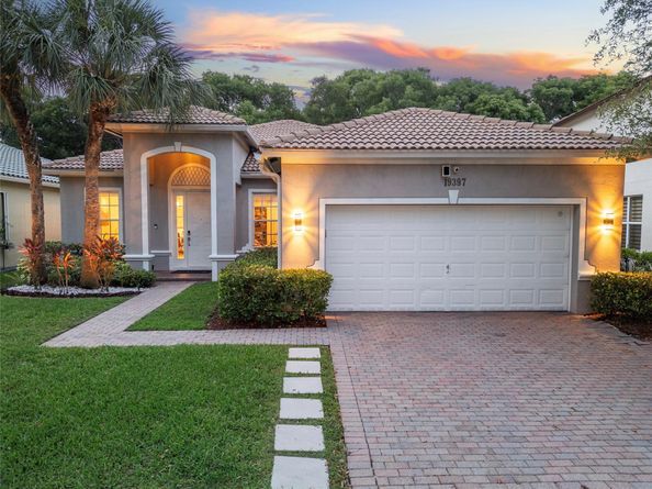 19397 Stonebrook St, Weston FL 33332