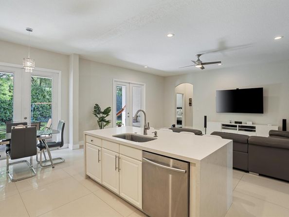 19397 Stonebrook St, Weston FL 33332