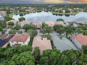 19397 Stonebrook St, Weston FL 33332