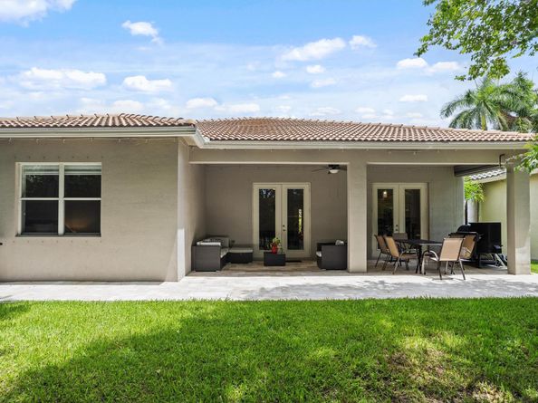 19397 Stonebrook St, Weston FL 33332