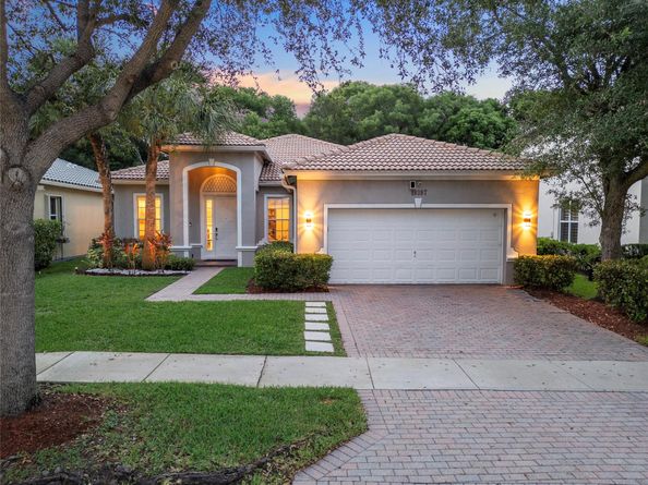 19397 Stonebrook St, Weston FL 33332