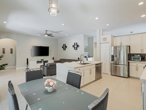 19397 Stonebrook St, Weston FL 33332