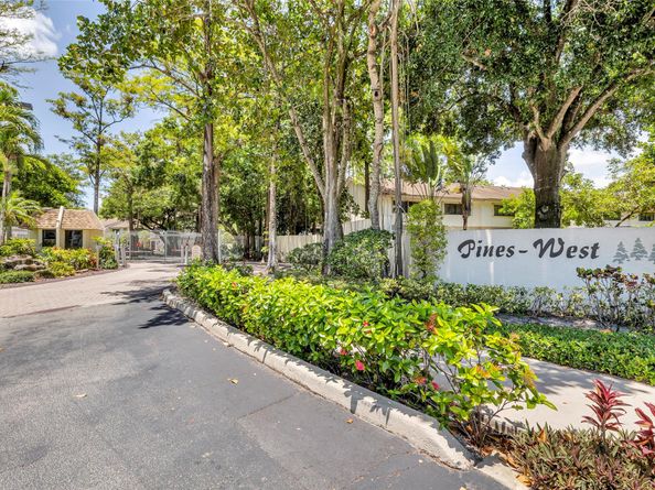 3074 S Oakland Forest Dr 702, Oakland Park FL 33309