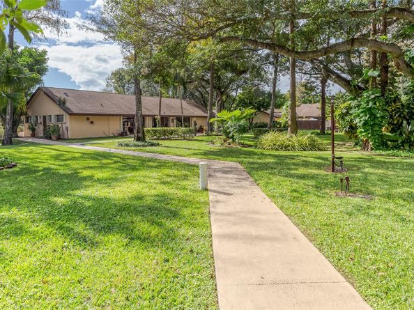 3074 S Oakland Forest Dr 702, Oakland Park FL 33309