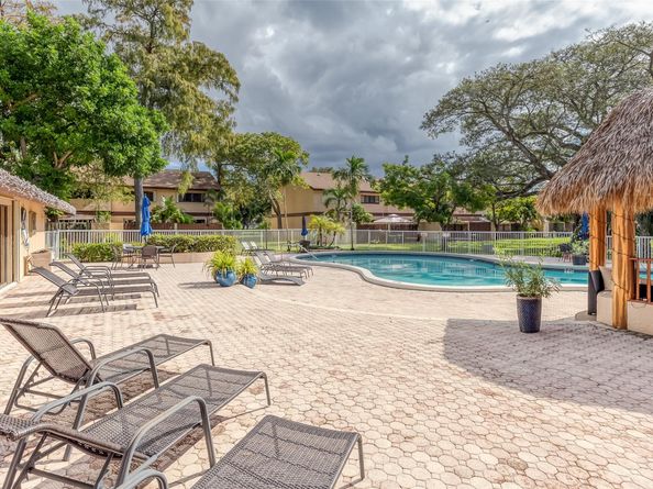 3074 S Oakland Forest Dr 702, Oakland Park FL 33309