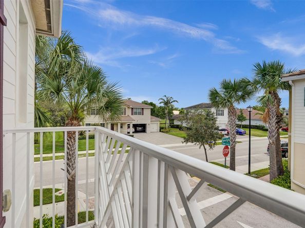 99 Palm Ln 99, Royal Palm Beach FL 33411