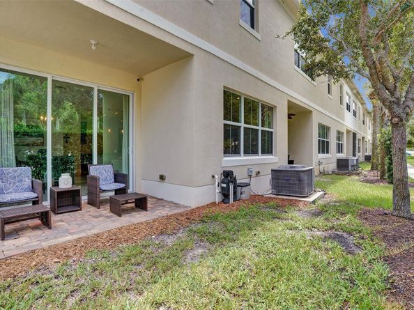 99 Palm Ln 99, Royal Palm Beach FL 33411