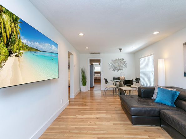 825 NE 10th Avenue, Pompano Beach FL 33060