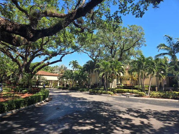 9491 Evergreen Pl 304, Davie FL 33324