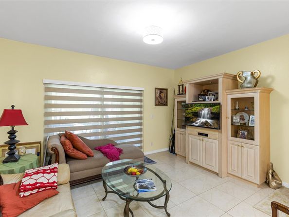 8134 San Carlos Cir, Tamarac FL 33321