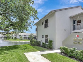 4746 NW 22nd St