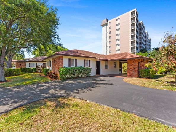 9089 Thunderbird Drive, Coral Springs FL 33065
