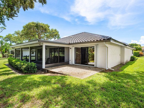 56 Woods Lane, Boynton Beach FL 33436