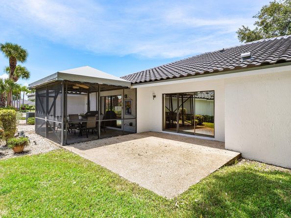 56 Woods Lane, Boynton Beach FL 33436