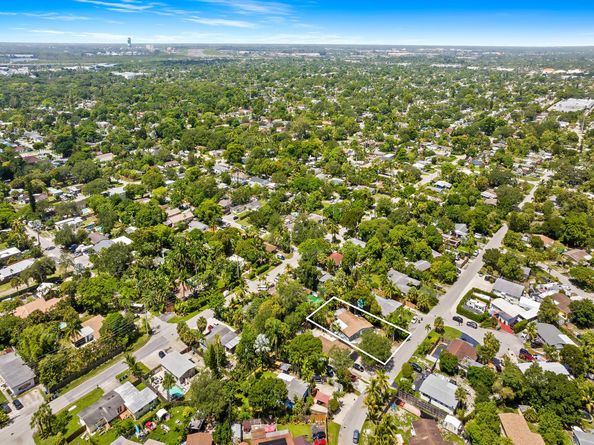 2818 SW 13th Ct, Fort Lauderdale FL 33312