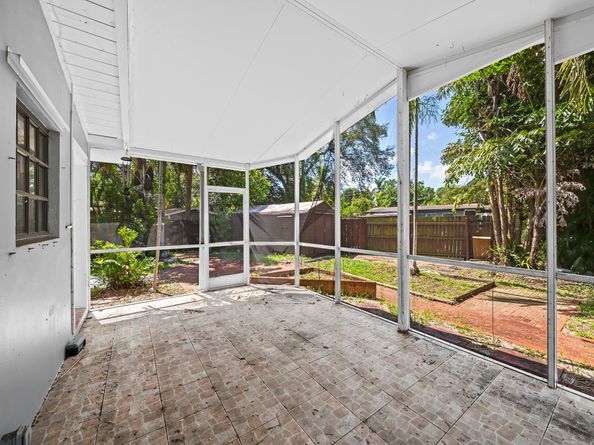 2818 SW 13th Ct, Fort Lauderdale FL 33312
