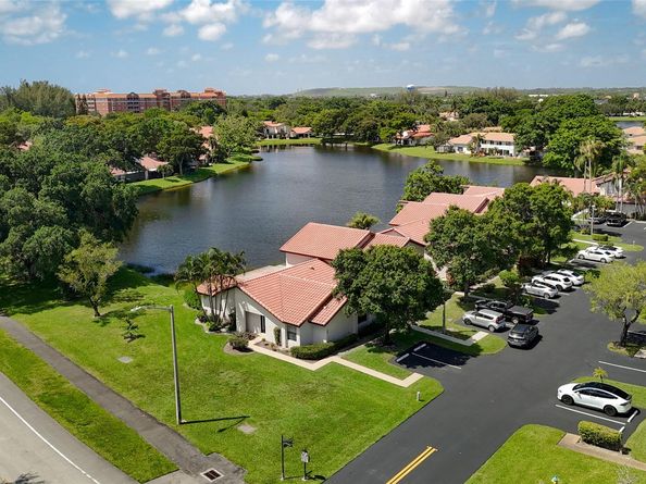 606 Deer Creek Lake Point North Ln, Deerfield Beach FL 33442
