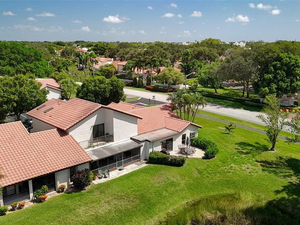 606 Deer Creek Lake Point North Ln, Deerfield Beach FL 33442