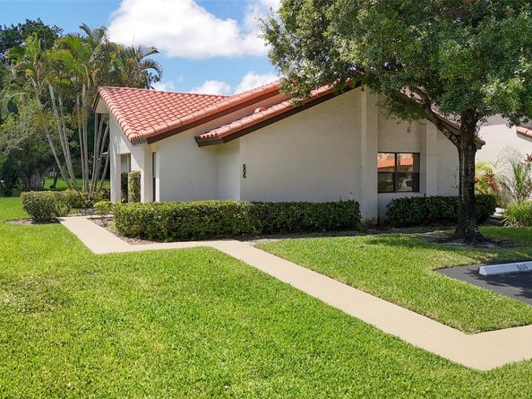 606 Deer Creek Lake Point North Ln, Deerfield Beach FL 33442