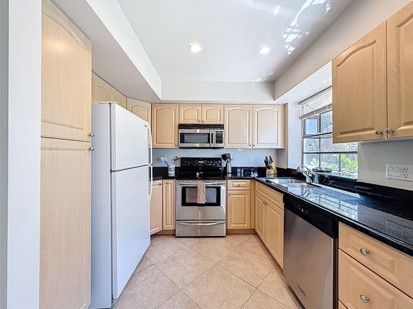 606 Deer Creek Lake Point North Ln, Deerfield Beach FL 33442