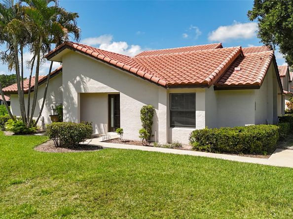 606 Deer Creek Lake Point North Ln, Deerfield Beach FL 33442