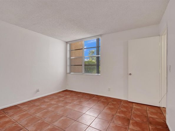 9481 Evergreen Pl 103, Davie FL 33324